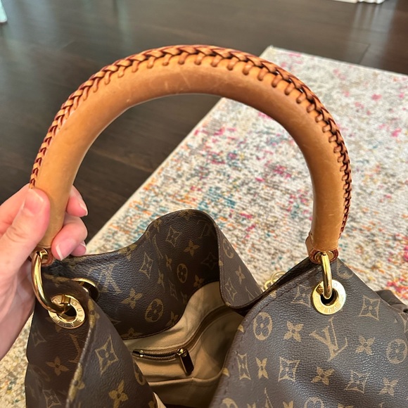 Louis Vuitton Artsy MM handbag - Picture 4 of 9